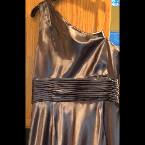 Satin, Full Length Gown w/ Diamond Circle Ring - Picture 4 of 8